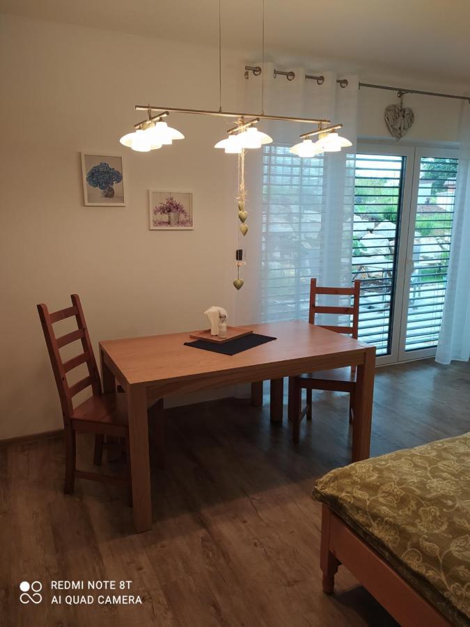 Apartman Eliska Vinohradni 200 Apartment Simonovice ภายนอก รูปภาพ