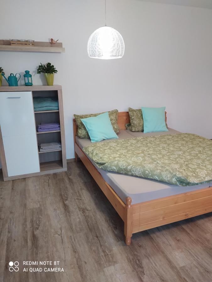 Apartman Eliska Vinohradni 200 Apartment Simonovice ภายนอก รูปภาพ